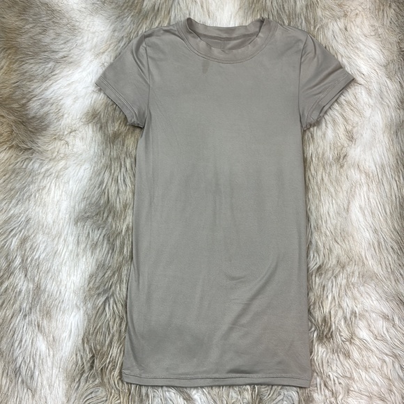 Morgan Stewart Sport T-Shirt, Size Small - Picture 5 of 10